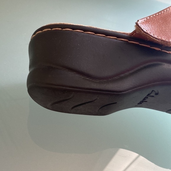 Clark’s Brown Leather Slides Wedge Sandals Size 9 Wide - Picture 2 of 4